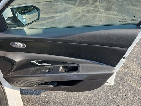 Used 2022 Hyundai Elantra SEL w/ Cargo Package FWD image 15
