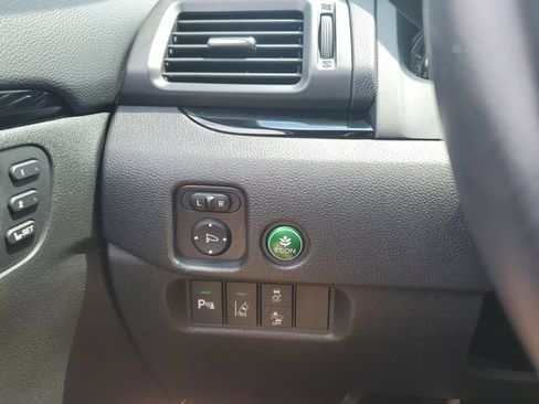 Used 2018 Honda Pilot Touring image 22