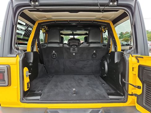 Used 2018 Jeep Wrangler Unlimited Sahara AWD/4WD image 30