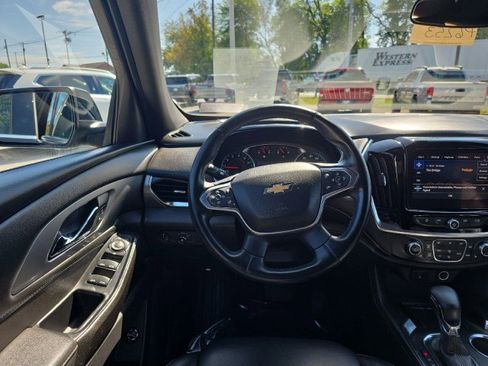 Used 2023 Chevrolet Traverse LT image 19