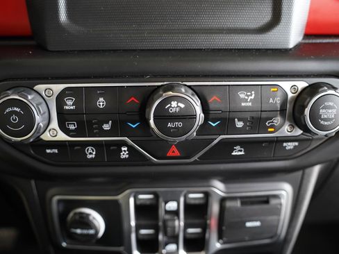 Used 2020 Jeep Gladiator Rubicon w/ Cold Weather Group image 18