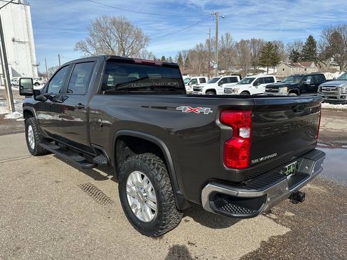 Used 2021 Chevrolet Silverado 2500 LT w/ Convenience Package image 3