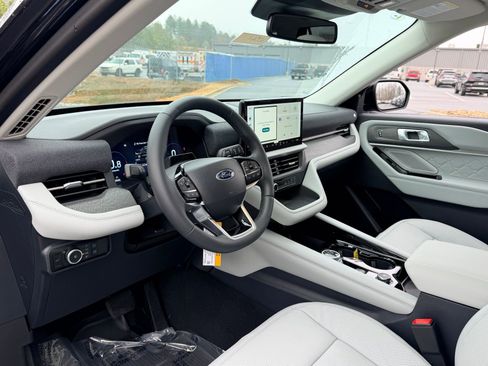 New 2026 Ford Explorer Platinum w/ LUX Leather Package AWD/4WD image 21