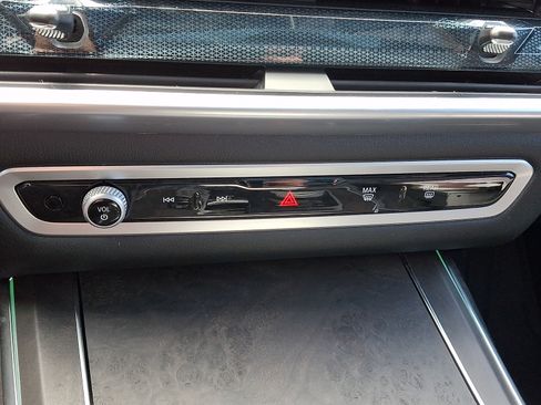 Used 2025 BMW X7 xDrive40i w/ M Sport Package AWD/4WD image 23
