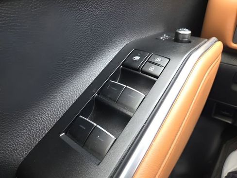 Used 2025 Toyota Highlander Platinum image 22