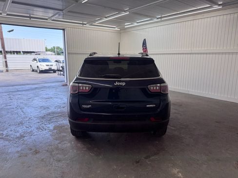 Used 2018 Jeep Compass Latitude w/ Safe & Security Group FWD image 6
