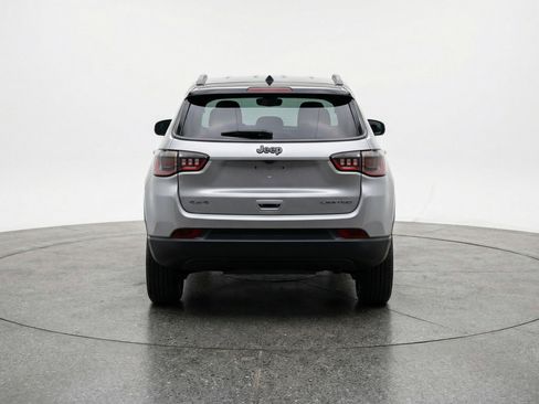 Used 2025 Jeep Compass Trailhawk AWD/4WD image 7