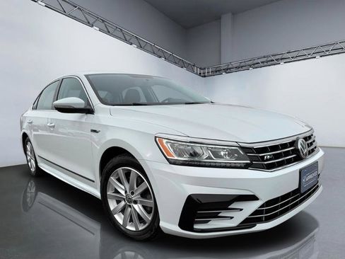 Used 2017 Volkswagen Passat 1.8T R-Line w/ R-Line Lighting Package image 13