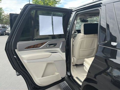 Used 2022 Cadillac Escalade Sport Platinum AWD/4WD image 18