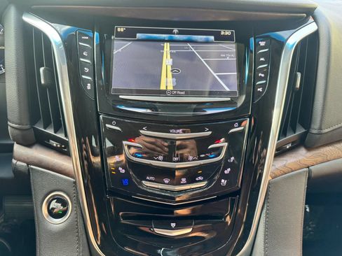Used 2017 Cadillac Escalade ESV Premium Luxury AWD/4WD image 41