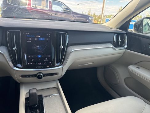 Used 2023 Volvo V60 B5 Cross Country Plus w/ Climate Package image 18