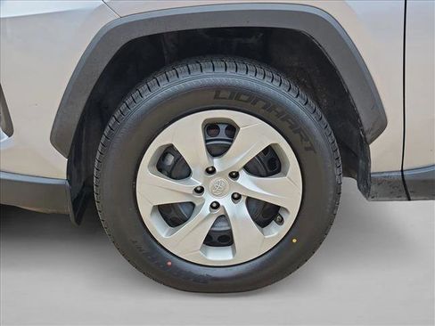 Used 2021 Toyota RAV4 LE image 24