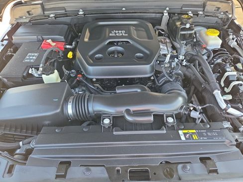Used 2020 Jeep Wrangler Unlimited Sahara AWD/4WD image 22