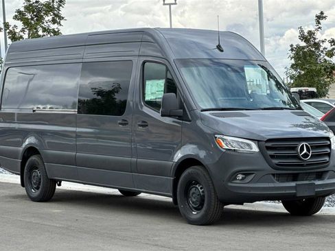 Used 2024 Mercedes-Benz Sprinter 2500 image 7