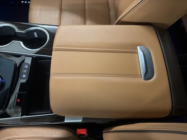 Certified 2026 Cadillac Escalade Luxury w/ LPO, Floor Liner Package RWD image 32
