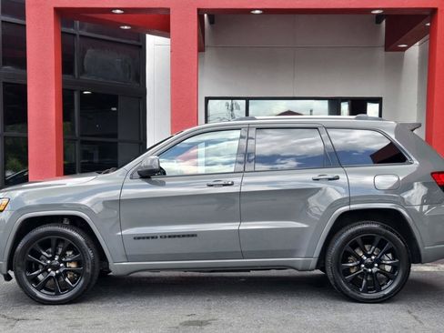 Used 2020 Jeep Grand Cherokee Altitude image 7