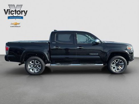 Used 2017 Toyota Tacoma Limited w/ Tow Package AWD/4WD image 8