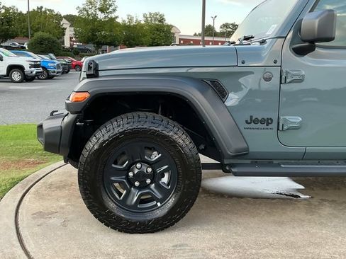 Used 2025 Jeep Wrangler Sport AWD/4WD image 12