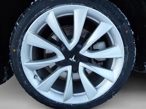 Used 2021 Tesla Model Y Long Range image 7