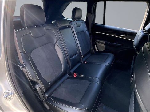New 2026 Jeep Grand Cherokee Altitude AWD/4WD image 10