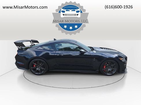 Used 2021 Ford Mustang Shelby GT500 w/ Carbon Fiber Track Pack RWD image 4