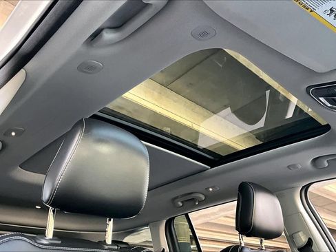 Used 2023 Jeep Grand Cherokee Limited image 13