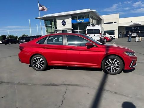 Used 2026 Volkswagen Jetta SE FWD image 2