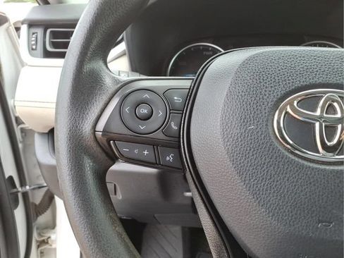 Used 2021 Toyota RAV4 XLE AWD/4WD image 16
