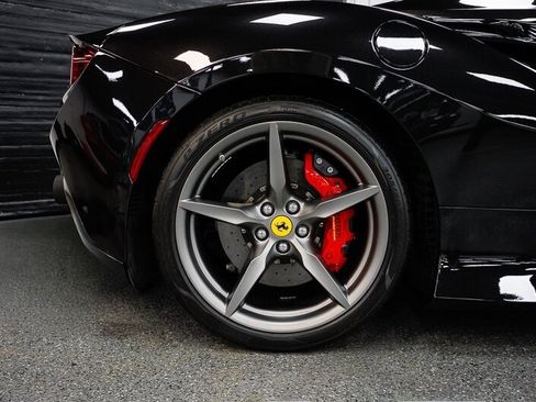 Used 2021 Ferrari F8 Tributo image 15