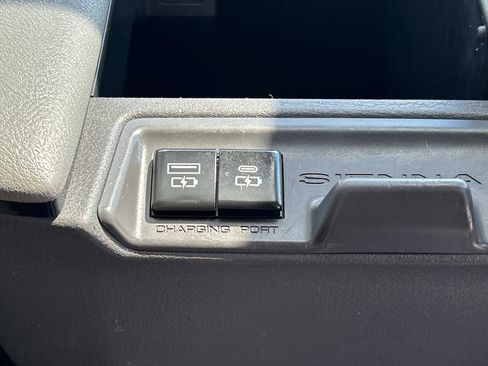 Used 2021 Toyota Sienna XLE w/ XLE Plus Package FWD image 24