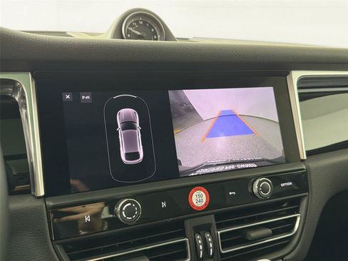 Certified 2024 Porsche Macan w/ Premium Plus Package AWD/4WD image 23