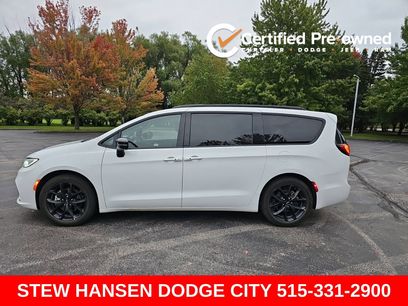 Used 2025 Chrysler Pacifica Limited