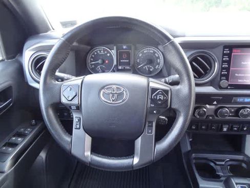 Used 2022 Toyota Tacoma TRD Off-Road w/ Technology Package AWD/4WD image 12
