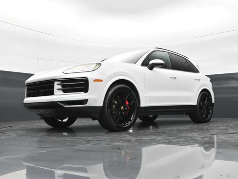 Certified 2024 Porsche Cayenne S AWD/4WD image 39