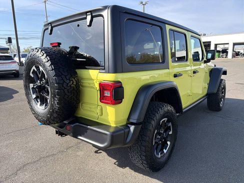 Used 2024 Jeep Wrangler Unlimited Rubicon 4xe w/ Convenience Group AWD/4WD image 6