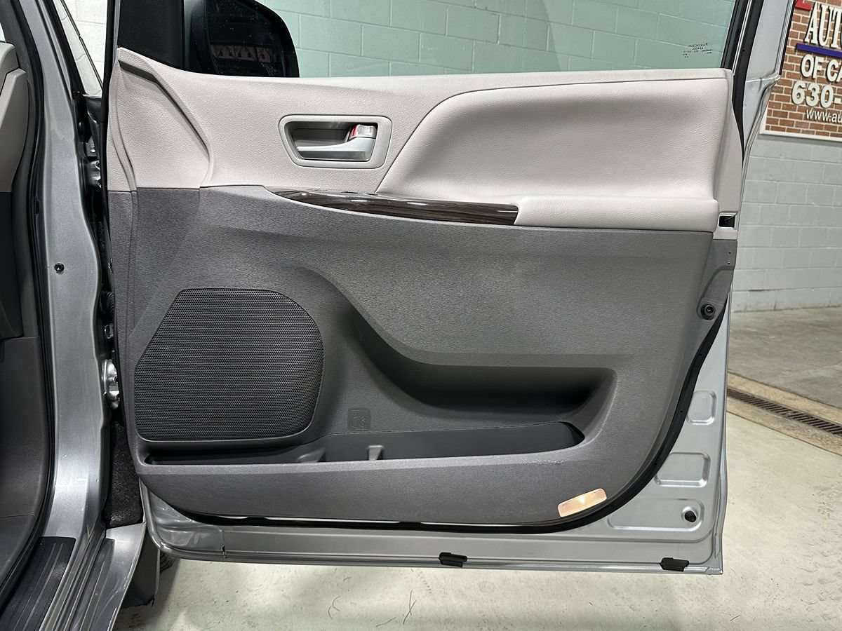 Used 2017 Toyota Sienna XLE w/ Protection Package AWD/4WD image 13