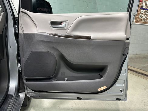 Used 2017 Toyota Sienna XLE w/ Protection Package AWD/4WD image 13