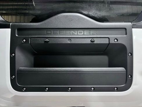 Used 2021 Land Rover Defender 110 X-Dynamic HSE AWD/4WD image 9