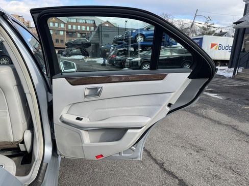 Used 2014 Mercedes-Benz E 350 4MATIC Sedan image 14