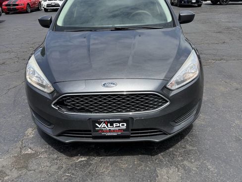Used 2018 Ford Focus SE FWD image 1
