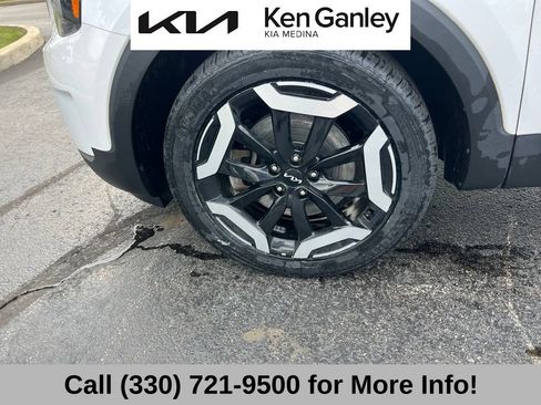 Certified 2024 Kia Telluride S w/ S Sunroof Package AWD/4WD image 17