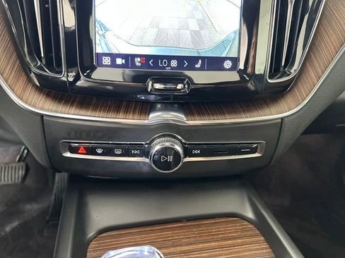 Used 2022 Volvo XC60 B6 Inscription w/ Advanced Package image 22