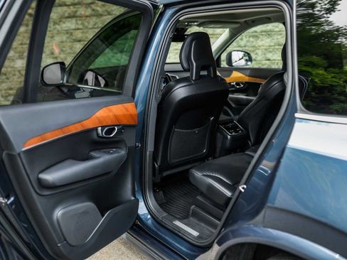 Used 2021 Volvo XC90 T6 Momentum w/ Protection Package image 19