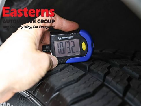 Used 2023 Chevrolet Suburban Premier image 32