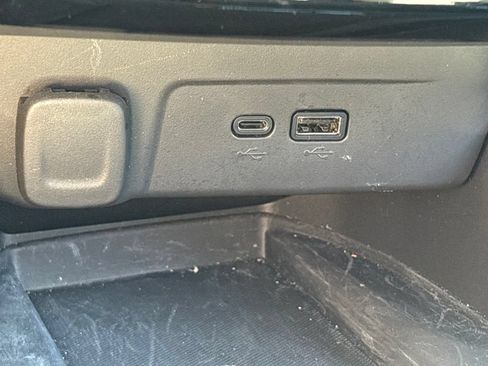 Certified 2024 Chevrolet Trax RS w/ Sunroof Package FWD image 19