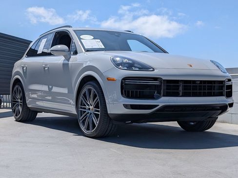 Certified 2023 Porsche Cayenne Turbo AWD/4WD image 25