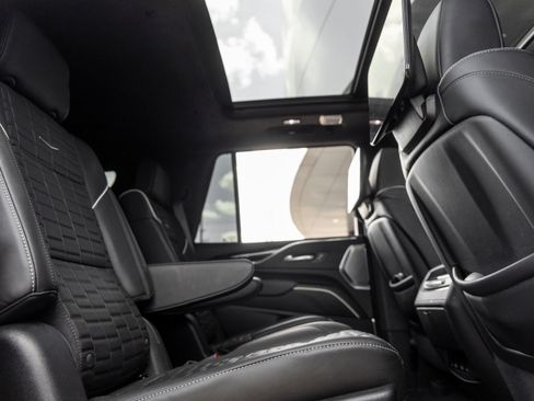 Used 2024 Cadillac Escalade V w/ LPO, ONYX Package AWD/4WD image 39