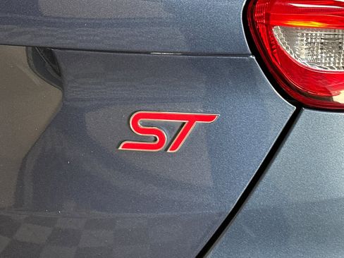 Used 2018 Ford Focus ST image 48