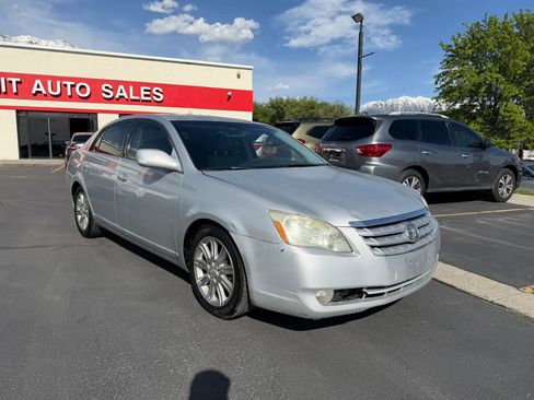 Used 2005 Toyota Avalon Limited FWD image 2