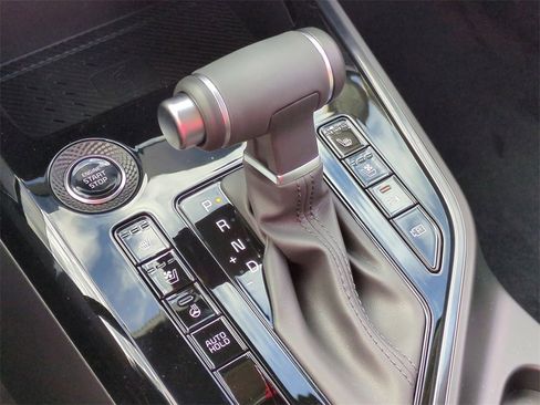 New 2025 Kia Niro SX Touring image 11